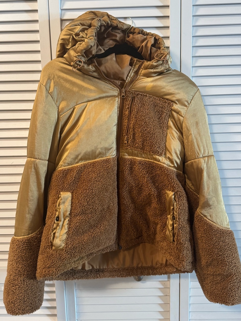 Amazon Essentials Women’s Full-Zip Sherpa Fleece Hooded Puffer Jacket